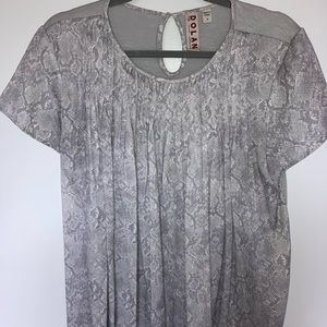 ANTHROPOLOGIE DOLAN - Grey Snakeskin Silk/Knit Short sleeve top- SIZE MEDIUM